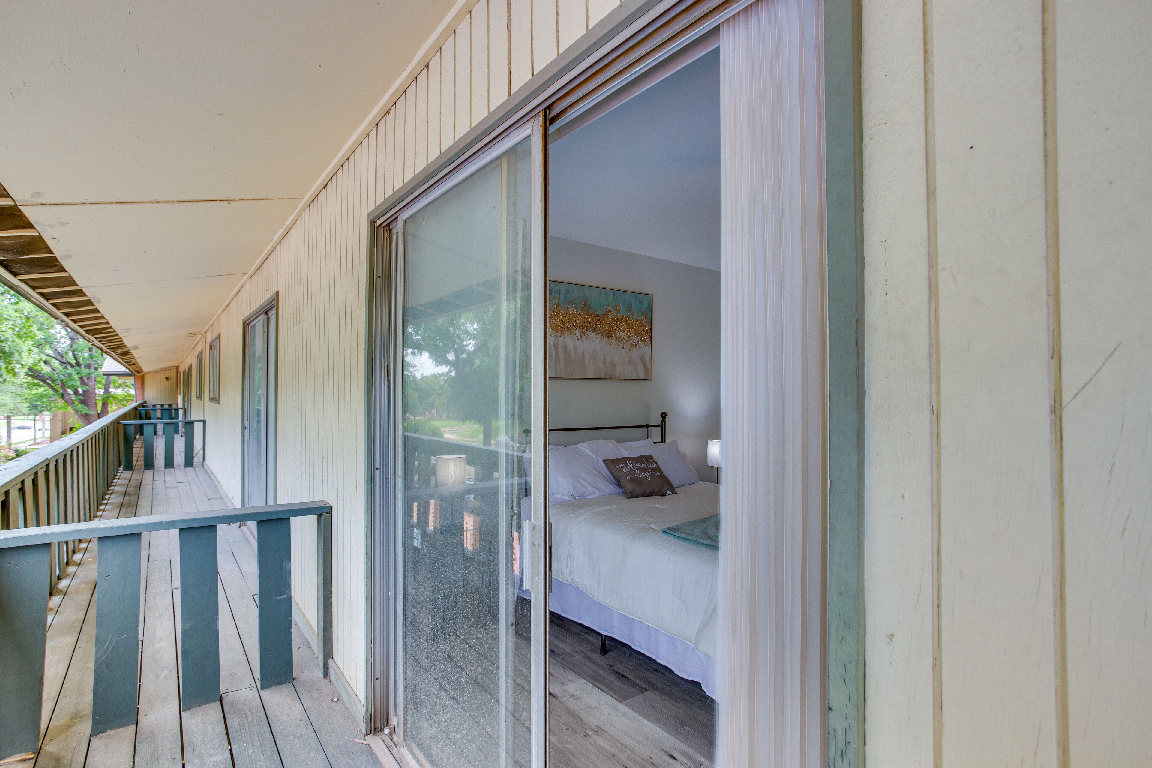 2 bedrooms, iron/ironing board, bed sheets