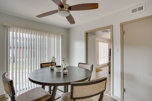 Dining - Dallas Vacation Rental 1 Mi From Baylor University (Dallas)