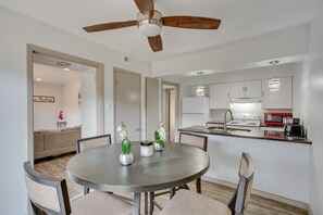 Dining - Dallas Vacation Rental 1 Mi From Baylor University (Dallas)