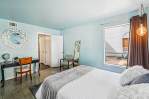 Apartment (1 Bedroom) | Interior - Dallas Condo w/ Pool Access ~ 4 Mi to Downtown! (Dallas)
