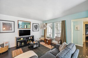 Interior - Dallas Condo w/ Pool Access ~ 4 Mi to Downtown! (Dallas)