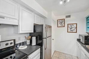 Interior - Dallas Condo w/ Pool Access ~ 4 Mi to Downtown! (Dallas)