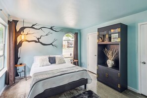 Interior - Dallas Condo w/ Pool Access ~ 4 Mi to Downtown! (Dallas)