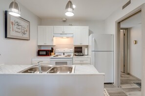 Mikrovågsugn, ugn, spishäll och kaffe- och tebryggare