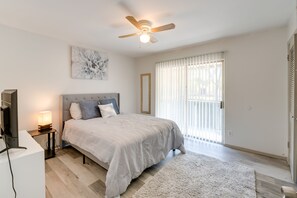 2 sovrum, arbetsyta för laptop, strykjärn/strykbräda och sängkläder