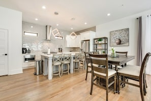 House (3 Bedrooms) | Interior - Luxury Living: High-rise Balcony 2mi to Downtown (Atlanta)