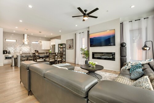 Luxury Living: High-rise Balcony 2 Mi to Dtwn ATL