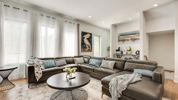 House (3 Bedrooms) | Front of property