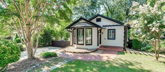Chic Atlanta Retreat w/ Patio & Outdoor Dining!