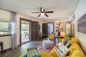 Living area - Quaint Huffman Cottage w/ Fire Pit + Kayaks! (Huffman)