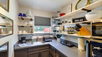 Microwave, cookware/dishes/utensils, spices, paper towels