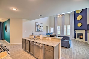 House (5 Bedrooms) | Interior - Houston Home w/ Private Yard - 16 Mi to Dtwn (Houston)