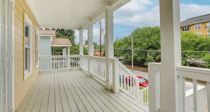 Spacious Atlanta Home ~ 2 Mi to Downtown!