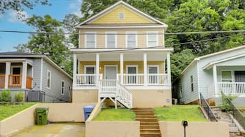 House (4 Bedrooms) | Front of property