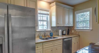 Quaint Houston Hideaway - 3 Mi to Downtown!