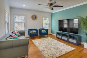 House (2 Bedrooms) | Living area | TV