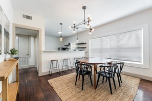 Dining - '1930s East End Home' ~ 3 Mi to Downtown Houston! (Houston)