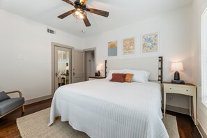 House (3 Bedrooms) | 3 bedrooms, bed sheets - '1930s East End Home' ~ 3 Mi to Downtown Houston! (Houston)