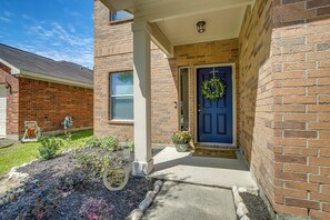 House (3 Bedrooms) | Interior - Pet-friendly Tomball Home ~ 8 Mi to Burroughs Park (Tomball)