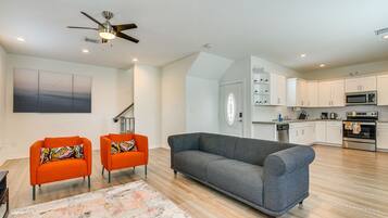 House (2 Bedrooms) | Living area | TV