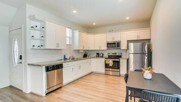 House (2 Bedrooms) | Private kitchen | Microwave, oven, stovetop, dishwasher