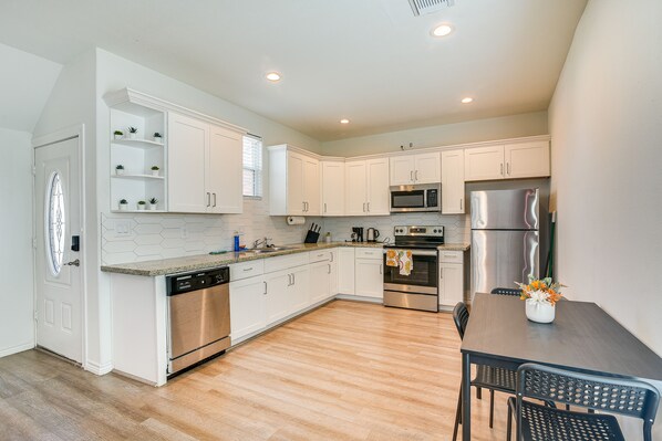 ハウス (2 Bedrooms) | 専用キッチン | 電子レンジ、オーブン、コンロ、食器洗い機