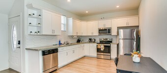 Modern Houston Haven: 3 Mi to Downtown Attractions