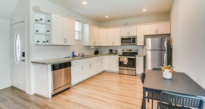 Modern Houston Haven: 3 Mi to Downtown Attractions