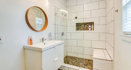 Modern Houston Haven: 3 Mi to Downtown Attractions