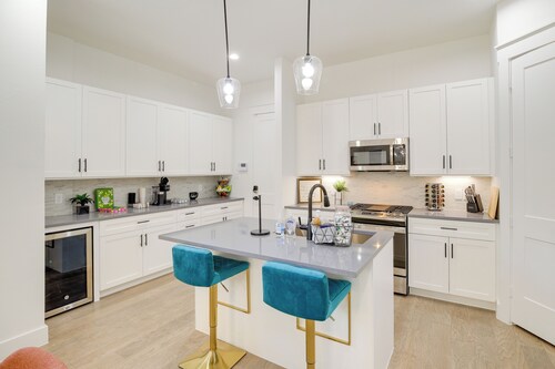 Modern Houston Home w/ Yard, 3 Mi to Toyota Center