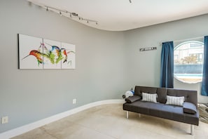 Interior - Houston Retreat With Fireplace & Balcony! (Houston)