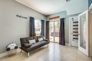 Interior - Houston Retreat With Fireplace & Balcony! (Houston)