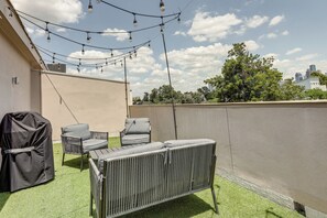 Apartment (3 Bedrooms) | Interior - Houston Retreat With Fireplace & Balcony! (Houston)