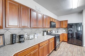 House (5 Bedrooms) | Interior