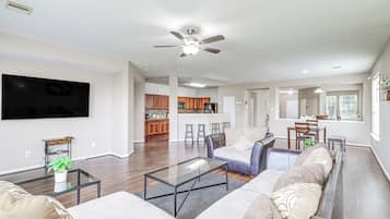 House (5 Bedrooms) | Interior