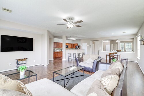 Spacious Houston Home w/ Pool Access, Fenced Yard!