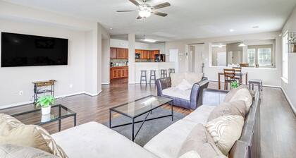 Spacious Houston Home w/ Pool Access, Fenced Yard!