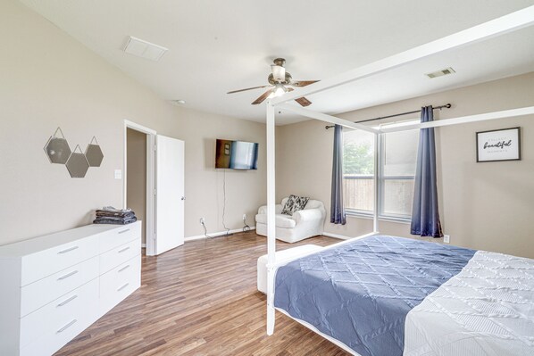 House (5 Bedrooms) | Interior