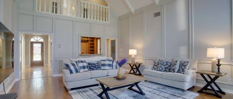 House (6 Bedrooms) | Living area | TV, fireplace