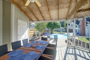 Outdoor dining - Retreat in Spring ~ 29 Mi to Houston! (Spring)