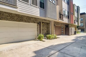 Apartment (1 Bedroom) | Interior - Houston Home w/ Rooftop Patio & Downtown Views! (Houston)