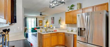 Casa (5 Bedrooms) | Cocina privada | Microondas, horno, parrilla de estufa y lavavajillas