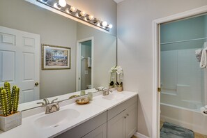 House (5 Bedrooms) | Bathroom | Bathtub - Florida Retreat w/ Pool, Hot Tub & Near Disney! (Davenport)