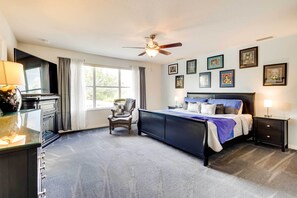 ハウス (5 Bedrooms) | 5 室のベッドルーム、ノートパソコン用作業スペース、アイロン / アイロン台、ベッドシーツ