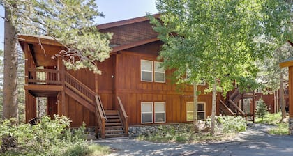 Truckee Retreat w/ Fireplace & Community Amenities