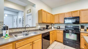 House (4 Bedrooms) | Interior