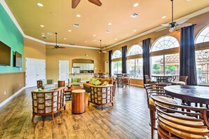 House (Multiple Bedrooms) | In-room dining