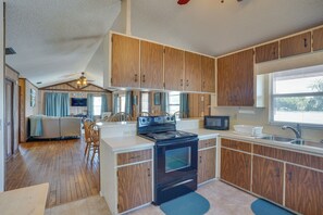 House (2 Bedrooms) | Interior