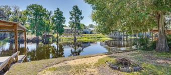 Hot Tub + Dock Access: Lake Hatchineha Getaway!