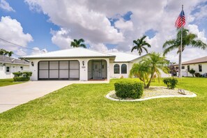 House (3 Bedrooms) | Interior - Lanai & Pool: Waterfront Cape Coral Home! (Cape Coral)